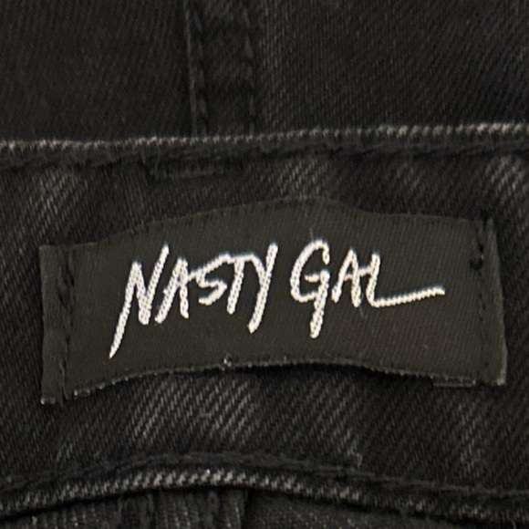 Nasty Gal High-Waisted Distressed Black Denim Cutoff Shorts – Size 2 NWOT - Picture 6 of 7